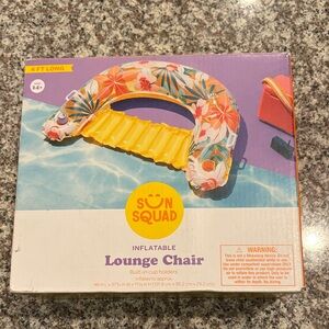 Inflatable Lounge Chair with cup holders. New!